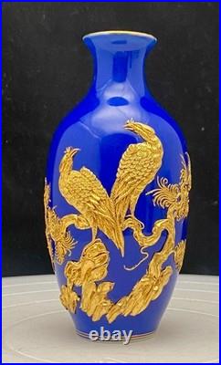 VTG CHINESE BLUE COBALT VASE 4.8, SOLID GOLD SCULPED PEACOCKS, HANDMADE, vg