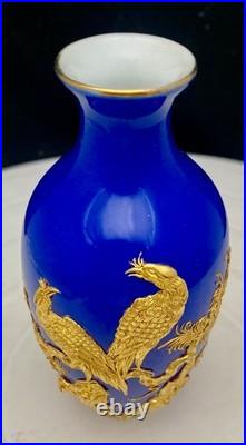 VTG CHINESE BLUE COBALT VASE 4.8, SOLID GOLD SCULPED PEACOCKS, HANDMADE, vg