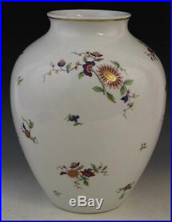 VTG Richard Ginori Italy LRG White Porcelain Floral Decor Gold Gilt Bouquet Vase