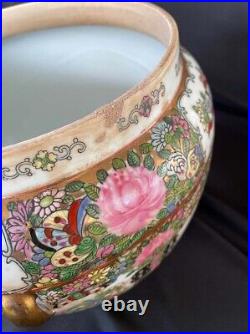 Vintage Chinese Hand Painted Famille Rose Porcelain Gold Accented Cover Pot Jar