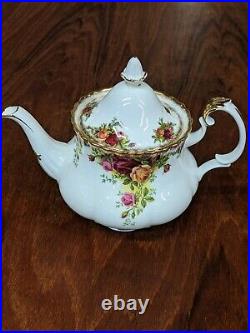 Vintage Royal Albert Porcelain China Old Country Roses Teapot Gold Trim