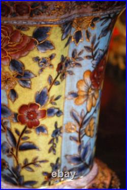 Vtg. CHINESE URN VASE Crackle Porcelain WILLIAM SUNG Hand Painted Scalloped Gilt
