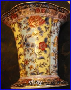 Vtg. CHINESE URN VASE Crackle Porcelain WILLIAM SUNG Hand Painted Scalloped Gilt