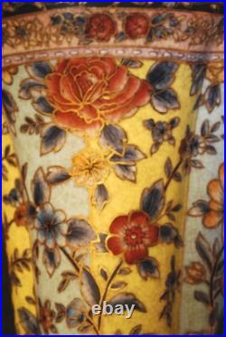 Vtg. CHINESE URN VASE Crackle Porcelain WILLIAM SUNG Hand Painted Scalloped Gilt