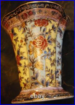 Vtg. CHINESE URN VASE Crackle Porcelain WILLIAM SUNG Hand Painted Scalloped Gilt