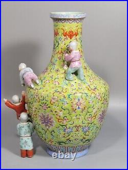 W Beautiful Chinese famille rose porcelain gilded vase