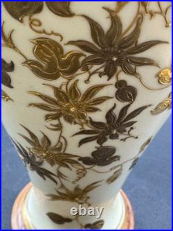 Wonderfull 9 Worcester Royal China Works vase with Reticulated Side Panel