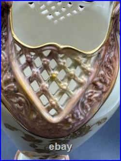 Wonderfull 9 Worcester Royal China Works vase with Reticulated Side Panel