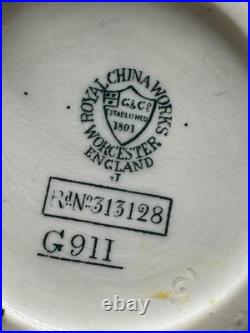 Wonderfull 9 Worcester Royal China Works vase with Reticulated Side Panel